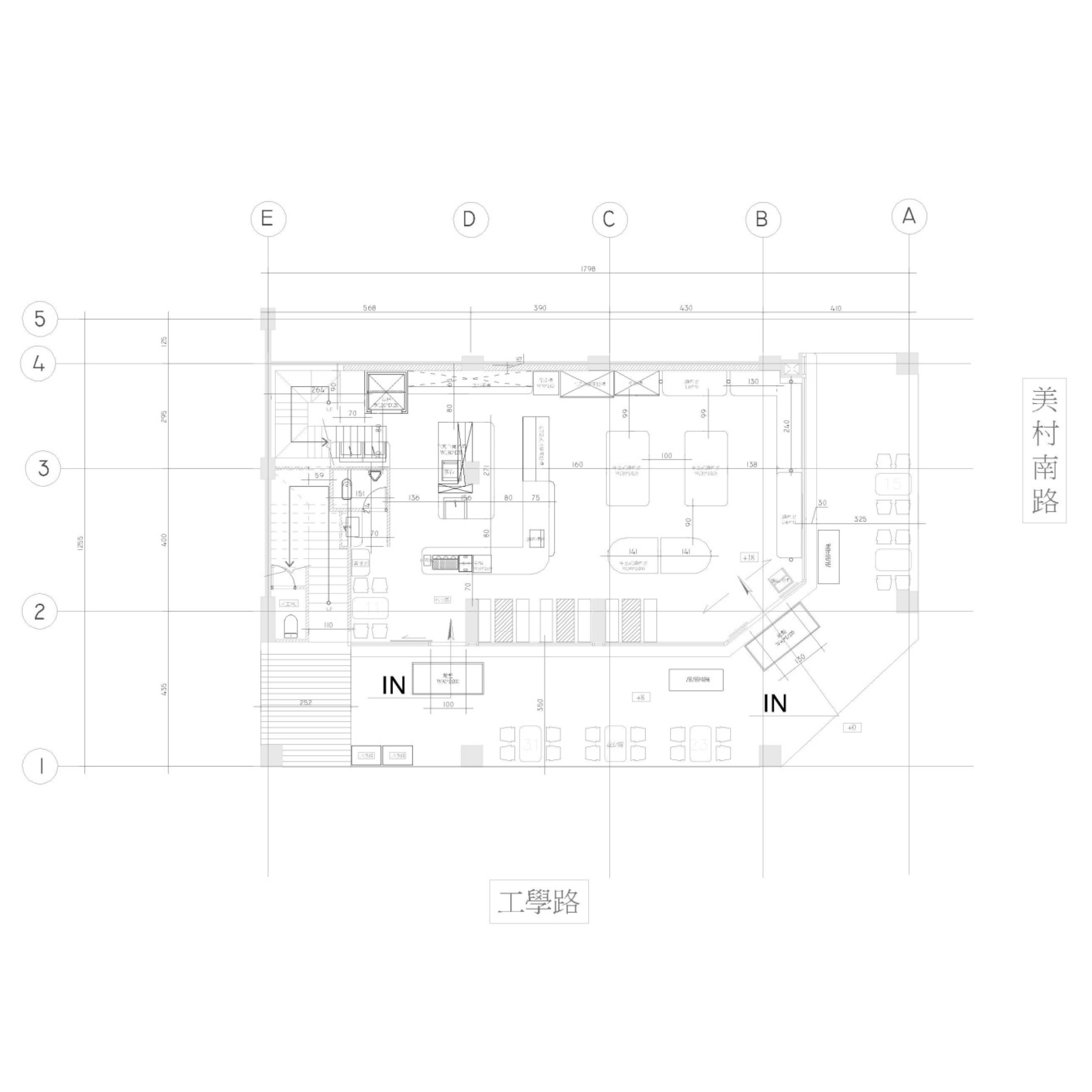 台中南區美村南路與工學路口烘焙門市平面配置圖，雙入口、展售櫃、烘焙工作區與內用座位